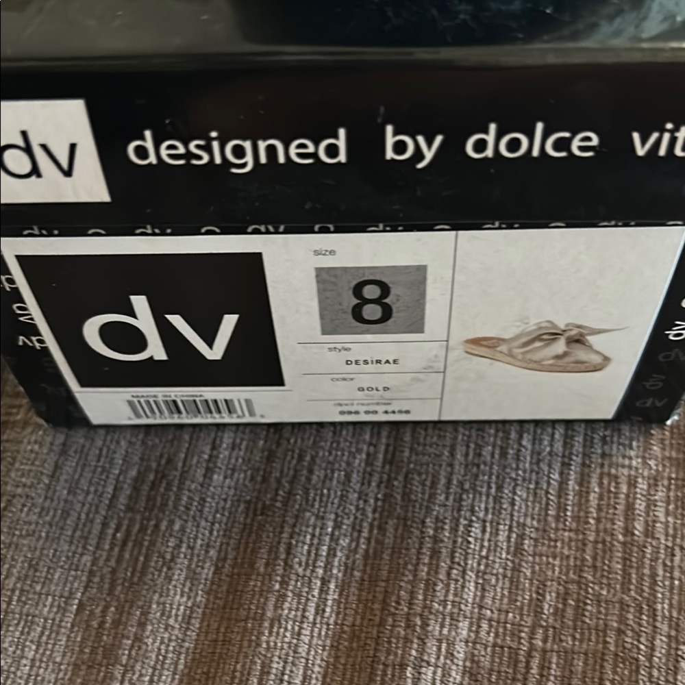 Dolce Vita Gold Sandals Chic and Versatile